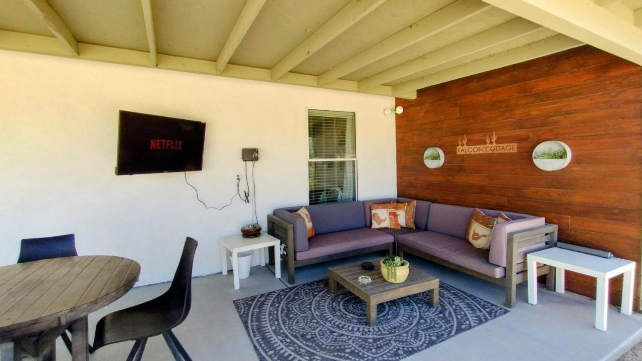 פארומפ Falcon Cottage מראה חיצוני תמונה